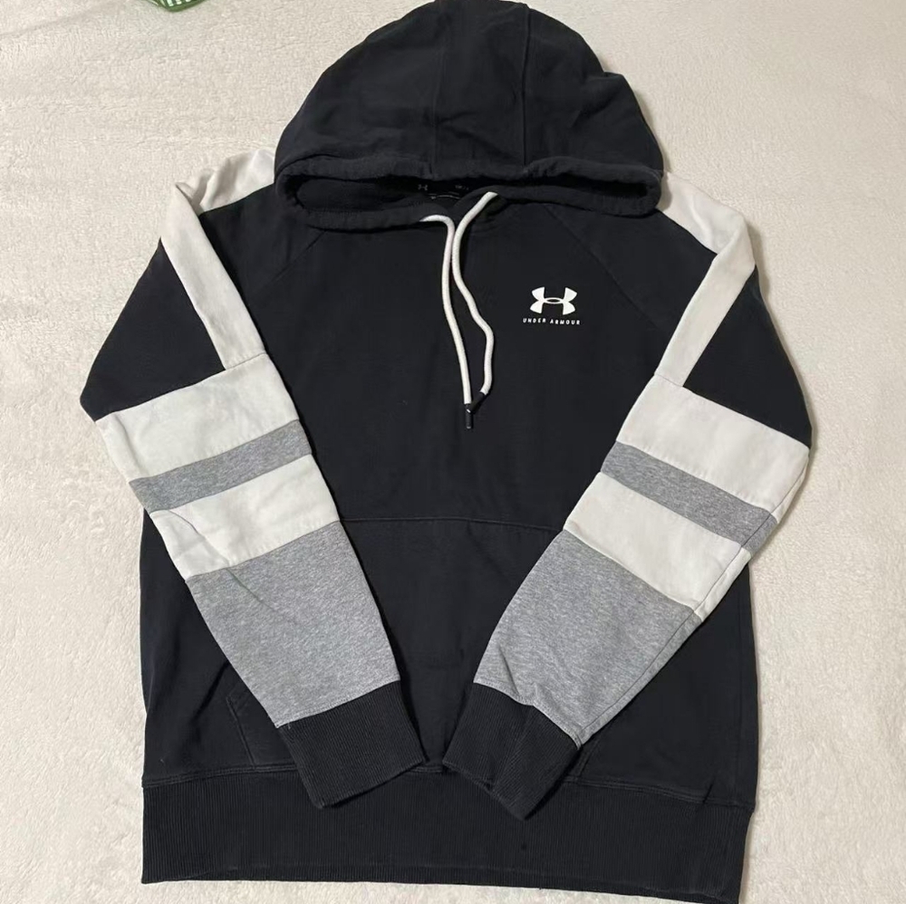 Under Armour Women's Black and Gray Hoodie